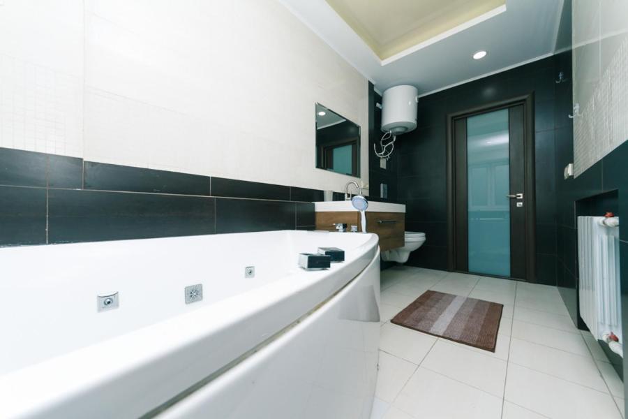 Hotrent Pechersk Lesy 20/22 Kiev Bagian luar foto