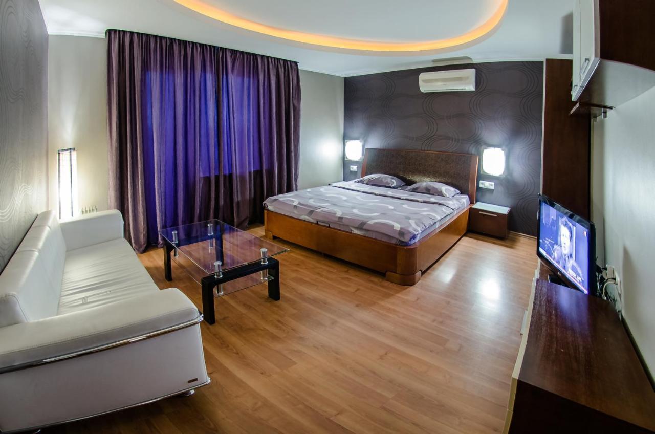 Hotrent Pechersk Lesy 20/22 Kiev Bagian luar foto